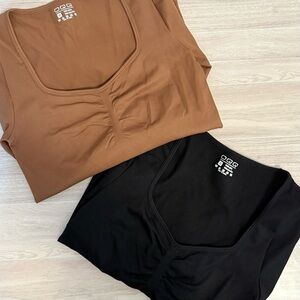 OQQ Seamless Long Sleeve Square Neck Bundle 2 Shirts – Size Medium